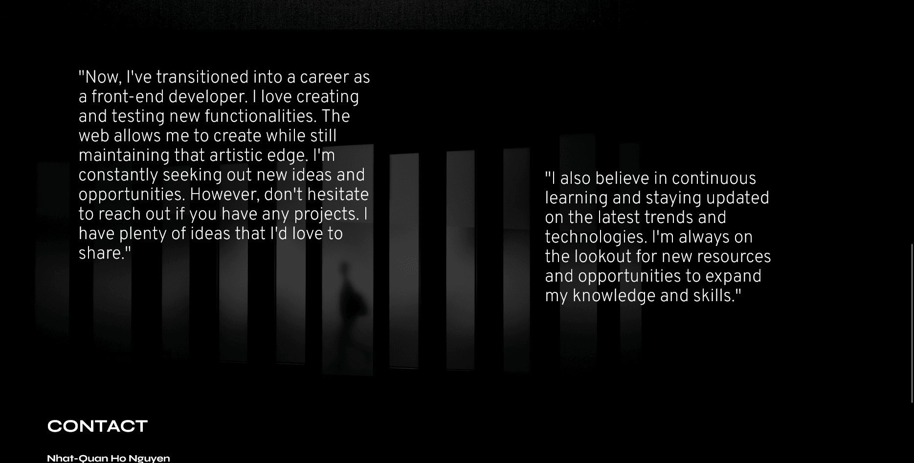 "Section de contact affichant du texte sur un fond graphique composé de barres verticales et d’une silhouette floue."